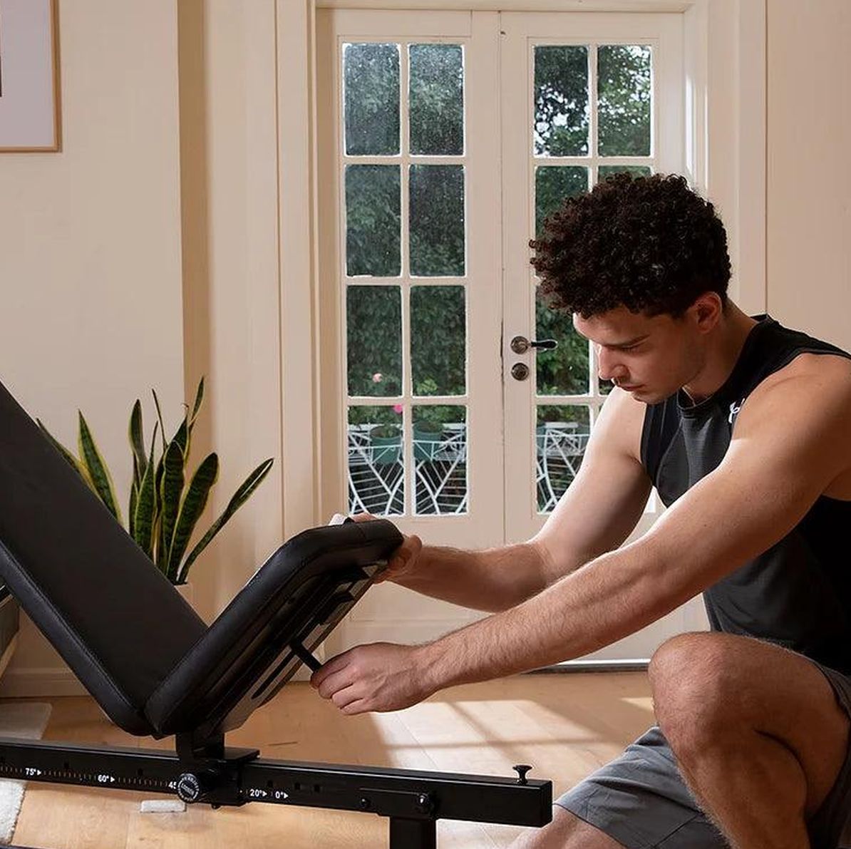 Nastavitelná lavice k chytré domácí posilovně Speediance