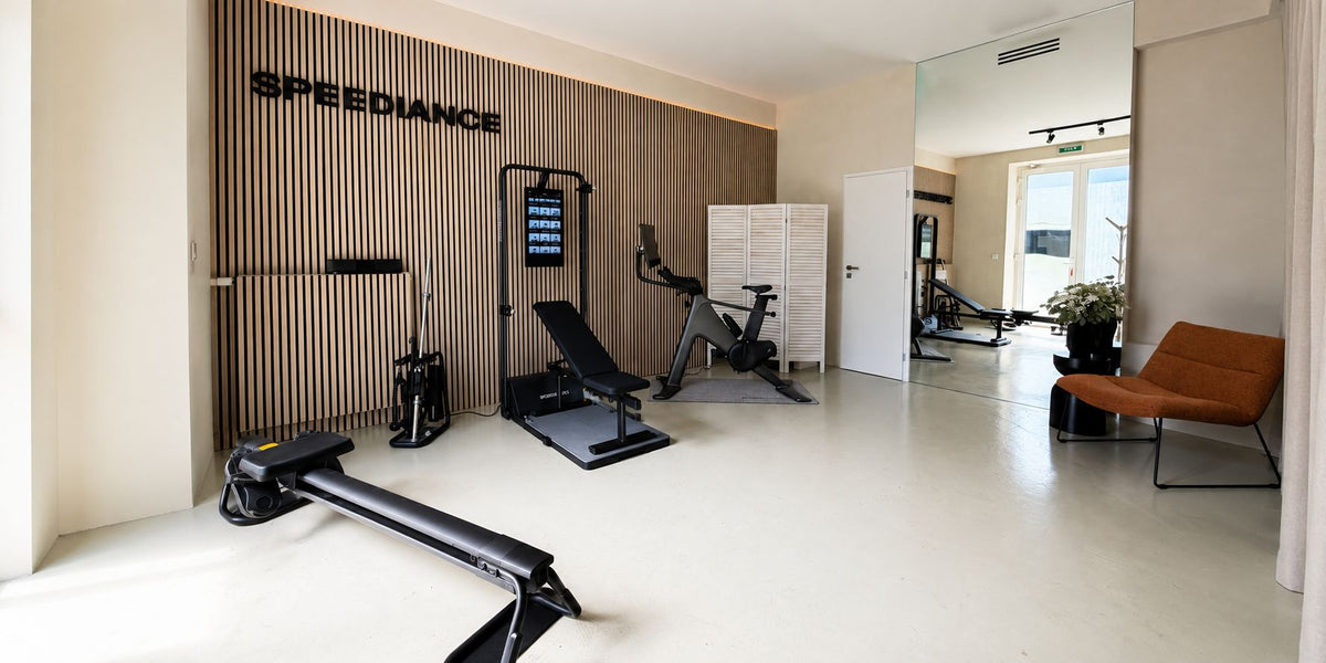 Světlý showroom Speediance Bratislava s Gym Monster, VeloNix a veslovacím příslušenstvím